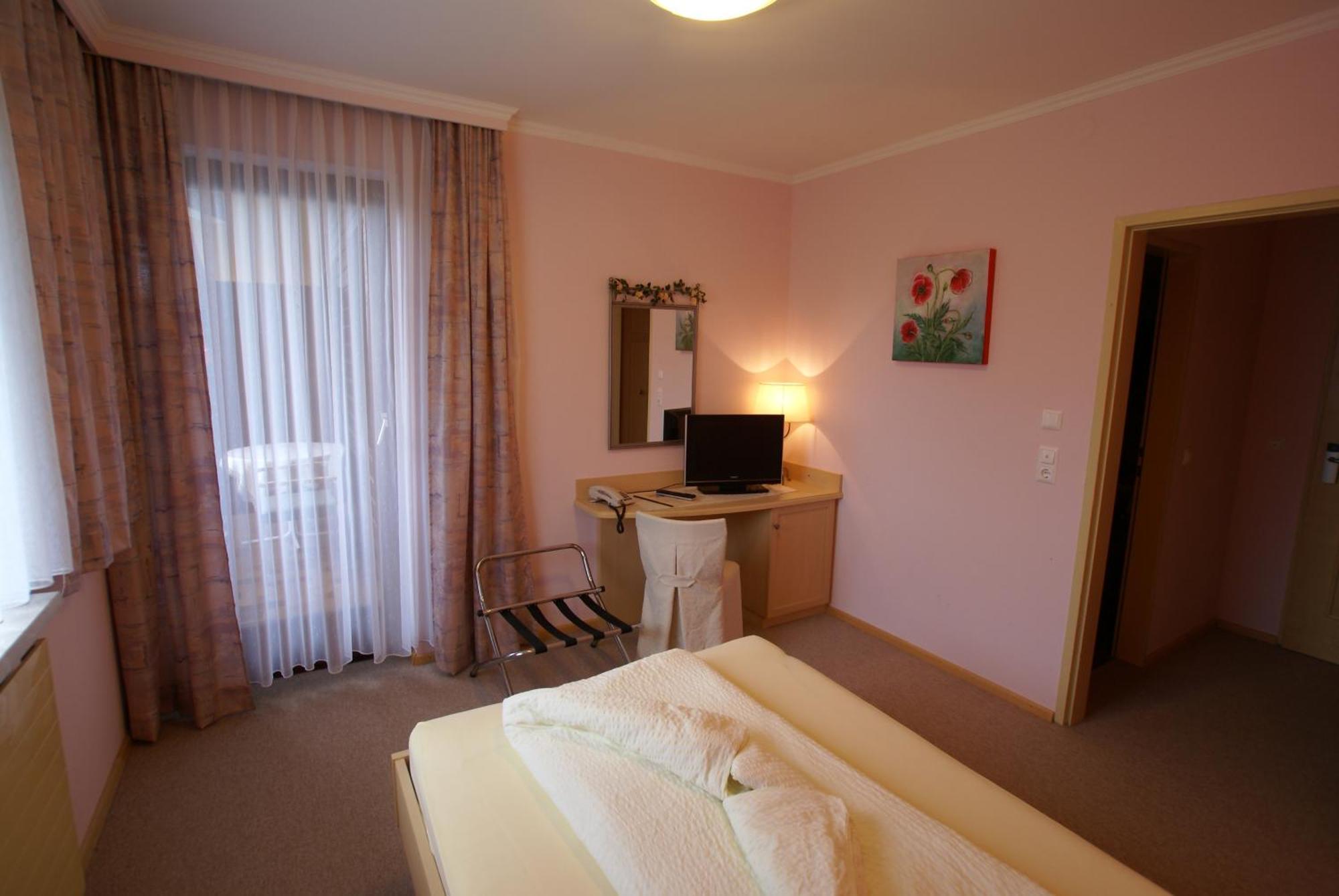 Gasthof Hotel Zur Post Ferlach Eksteriør billede