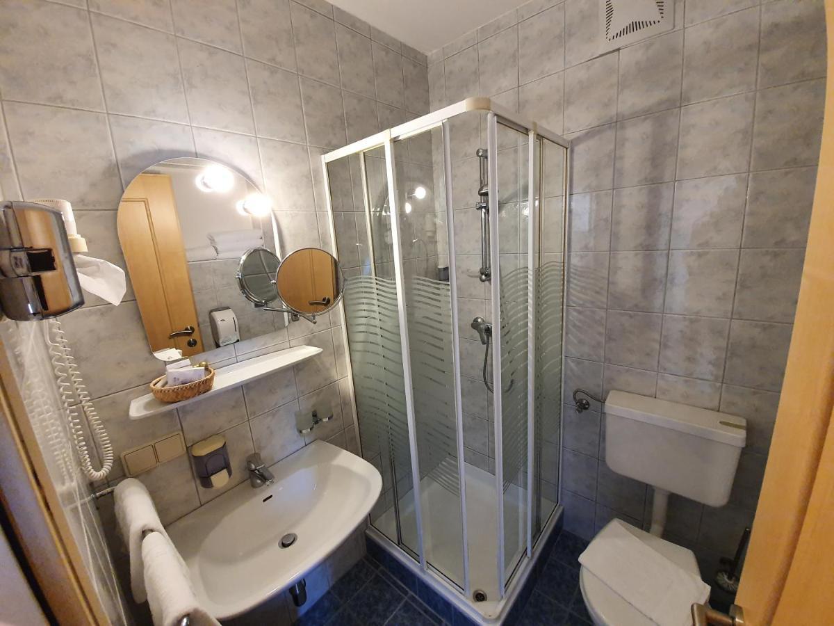 Gasthof Hotel Zur Post Ferlach Eksteriør billede